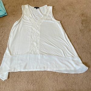Sleeveless white/cream colored tunic
